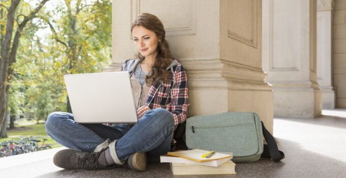 5 Best Laptops for High School Students in 2024