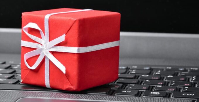 10 Awesome Tech Gift Ideas for the Holidays – 2024 Guide