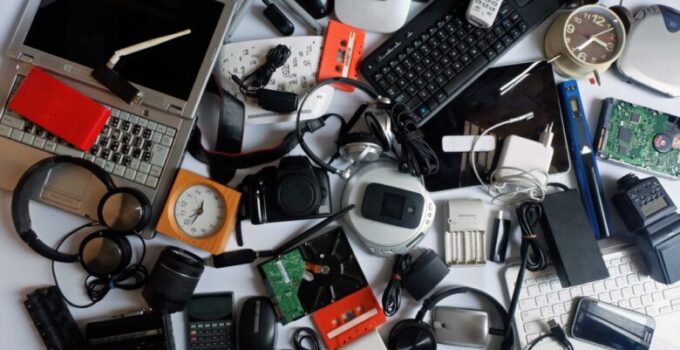 How to Safely Get Rid of an Old Technology Equipment in 2024