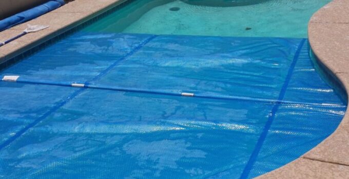 10 Best Solar Pool Covers for 2024