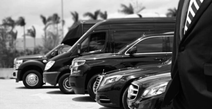 5 Ways Technology is Changing Luxury Limo Services – 2024 Guide
