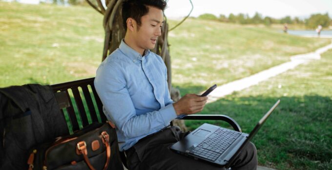 10 Essential Tech Items for Thriving as a Digital Nomad